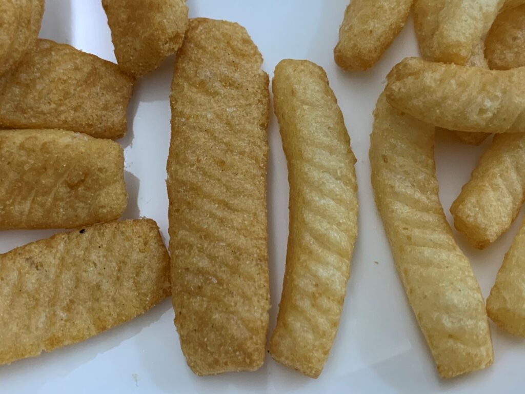 새우깡 오리지널과 새우깡 블랙 매운맛 제품 비교 사진